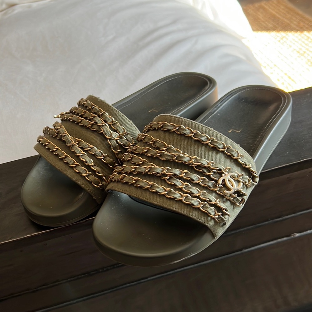 Chanel green slides with gold chains sandals 41
